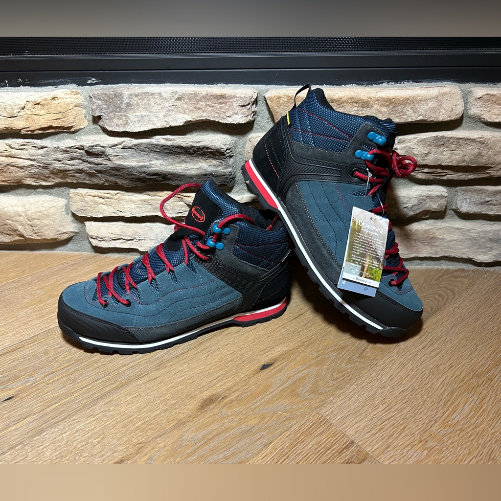 New! Size 9 Men’s Bearpaw Hiking Boot Shoes